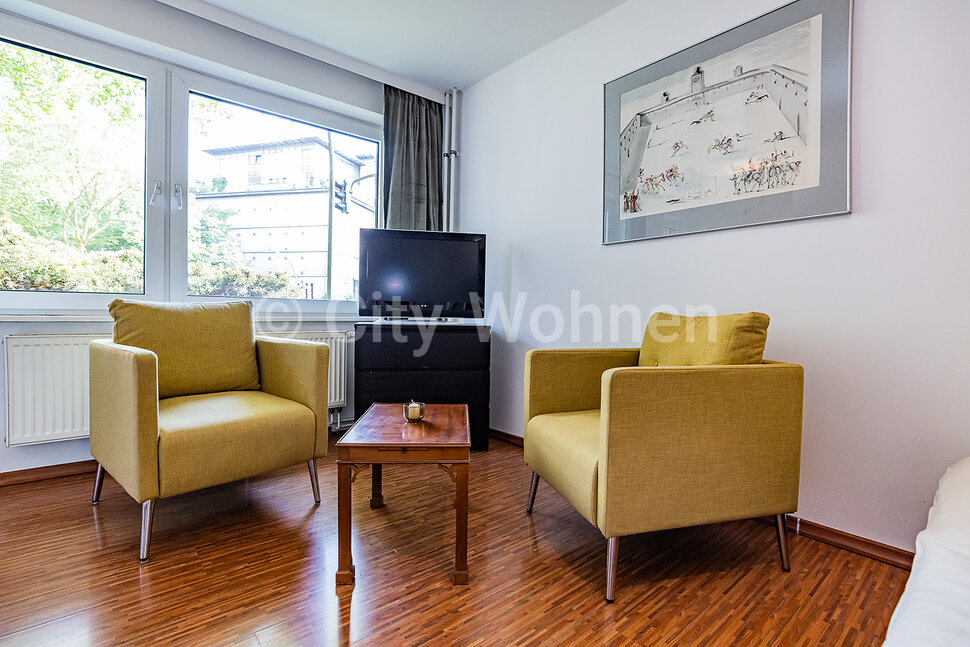 furnished apartement for rent in Hamburg Eimsbüttel/Eidelstedter Weg.  living & dining