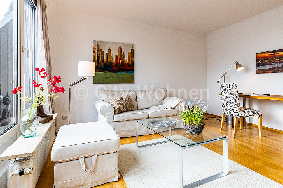 furnished apartement for rent in Hamburg Winterhude/Dorotheenstraße.  living & dining