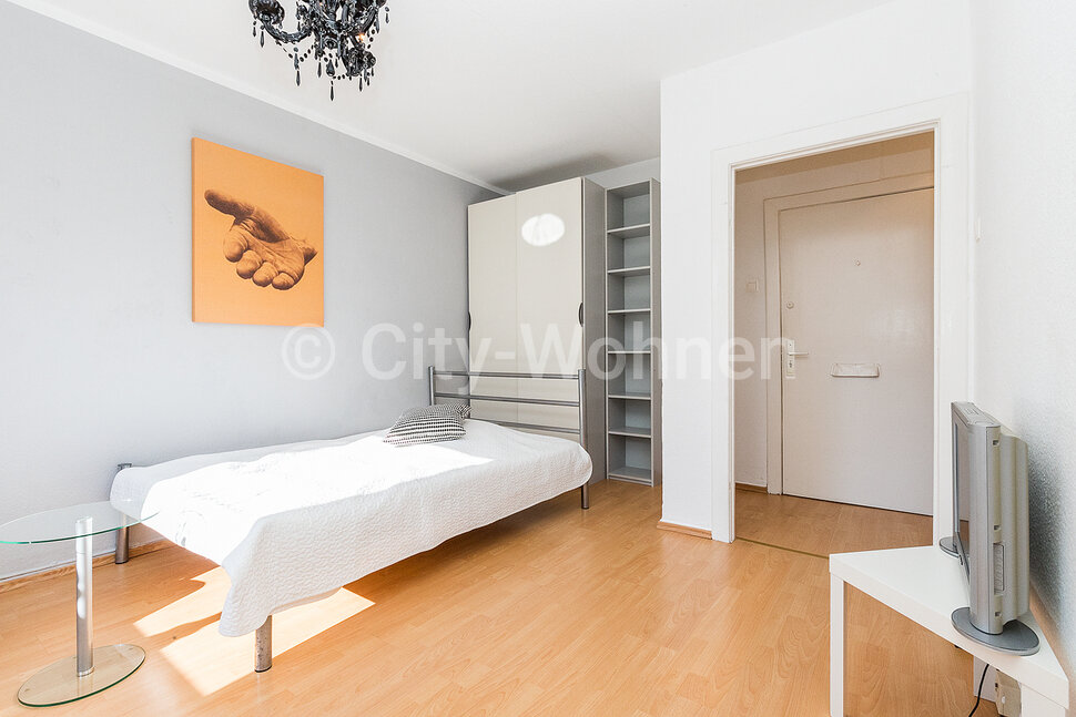 furnished apartement for rent in Hamburg Hohenfelde/Güntherstraße.  living & sleeping