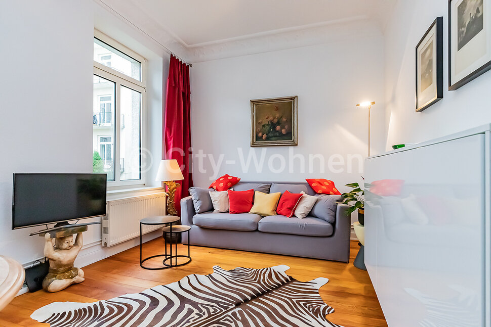 furnished apartement for rent in Hamburg Hoheluft/Roonstraße.  living & dining