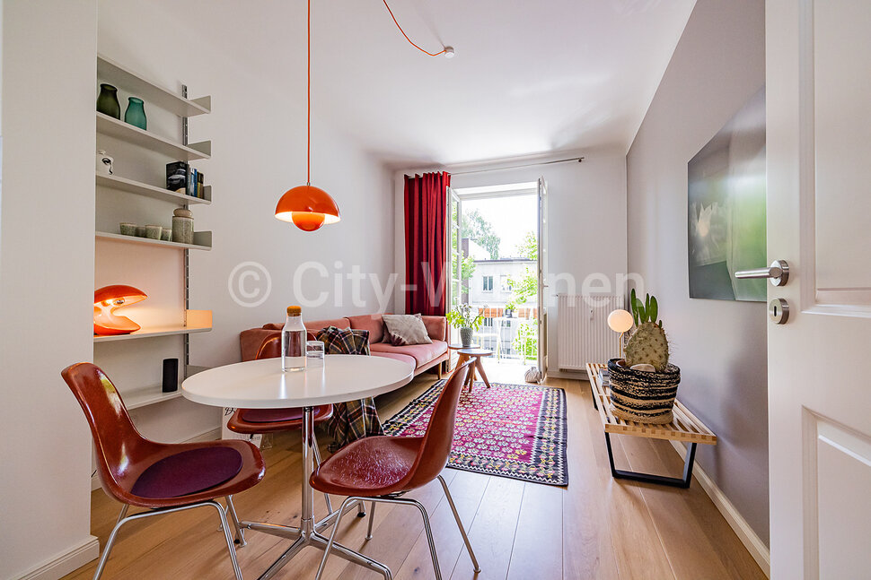 furnished apartement for rent in Hamburg Barmbek/Alter Teichweg.  living & dining