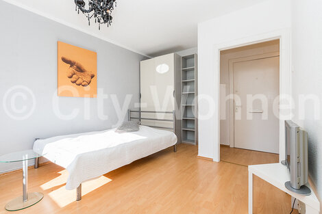 furnished apartement for rent in Hamburg Hohenfelde/Güntherstraße. living & sleeping