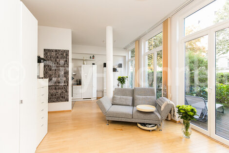 furnished apartement for rent in Hamburg Eimsbüttel/Eppendorfer Weg. living & dining
