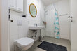 furnished apartement for rent in Hamburg Schnelsen/Schleswiger Damm.  bathroom 2 (small)